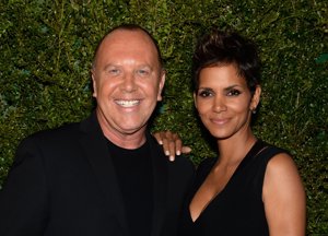 GETTY IMAGES: Halle Berry y Michael Kors en la cena en honor a la actriz tras su incorporación al proyecto de PMA
