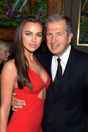 GETTY IMAGES: Irina Shayk junto al fotógrafo Mario Testino