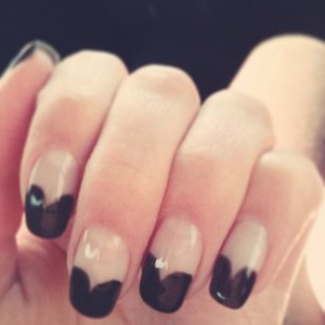 Uñas de Ashley Benson. Instagram