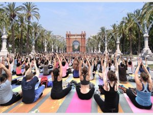 FACEBOOK Free Yoga by Oysho