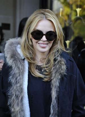 KYLIE MINOGUE: ISOTONER