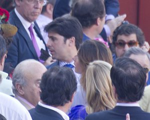 Francisco Rivera disfrutando de una tarde taurina junto a su prometida Lourdes Montes