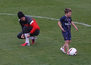 Views. David y su hijo jugando