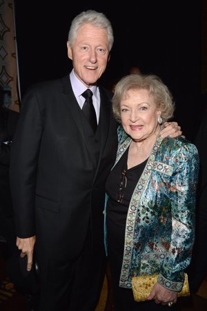 GETTY IMAGES: Betty White y Bill Clinton