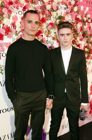 David Delfín junto a su novio Pelayo Díaz