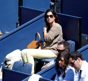 Xisca estaba bastante solitaria pero muy atenta de su novio