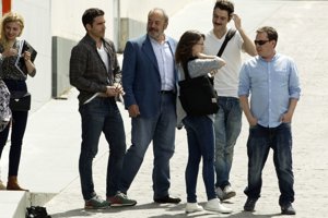 Miguel Ángel Silvestre junto a Tito Valverde y Miriam Giovanelli