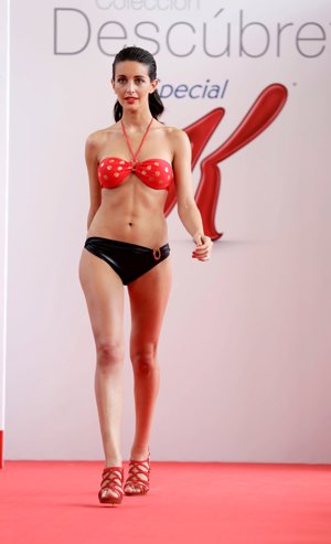 Noelia López ha destacado con su curioso bikini de dos piezas