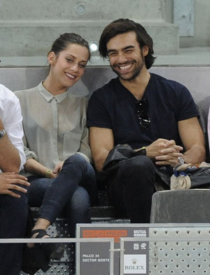 Diego Osorio muy cómplice con la actriz Maria León