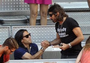 Javier Hidalgo saludando a Radamel Falcao