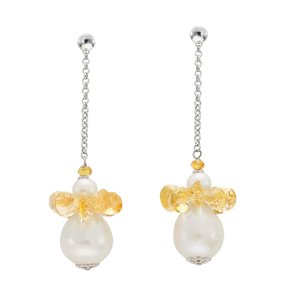 Yanes Young: Pendientes de perlas y piedras