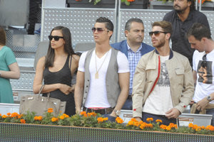 Sergio Ramos, Irina Sayk y Cristiano Ronaldo. Fotos: Ricardo García