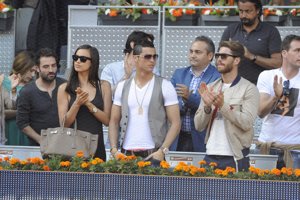 Sergio Ramos, Irina Sayk y Cristiano Ronaldo. Fotos: Ricardo García