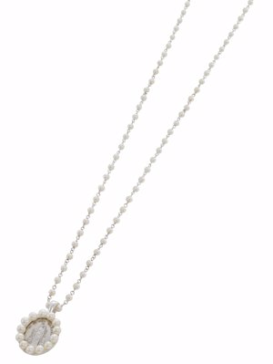 Yanes Young: Cadena de perlas