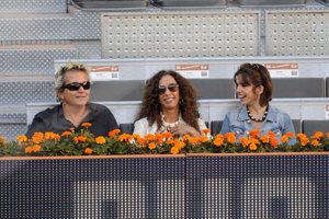 Rosario Flores, que acudió muy bien acompañada de su marido Pedro Lazaga y su sobrina Elena Furiase