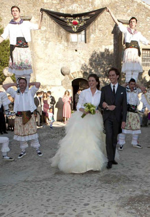 EP: Mafalda y su ya marido Gonzalo Casado saliendo de la iglesia de Pedraza