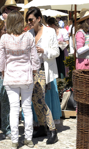 EP: Laura Ponte fue otra de las asistentes al enlace con un look muy original