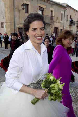 EP: La novia muy sonriente antes de entrar a la iglesia