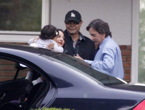 Eduardo Cruz y su pareja Carmen Moreno y la pequeña Salma