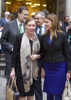 María Dolores de Cospedal muy cómplice con Elvira Fernández