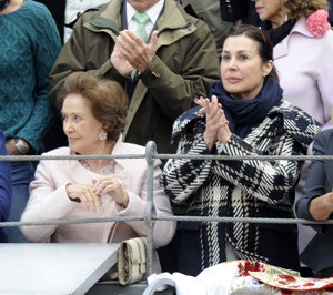 Carmen Martínez Bordiú disfrutando de una tarde de toros con su madre, Carmen Franco