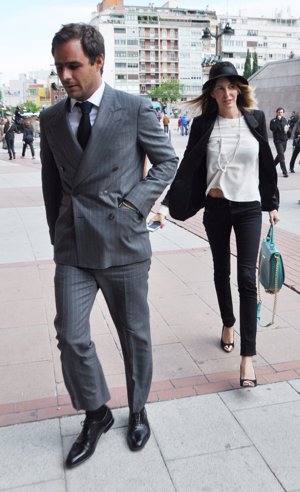 Vega Royo acompañada de su pareja