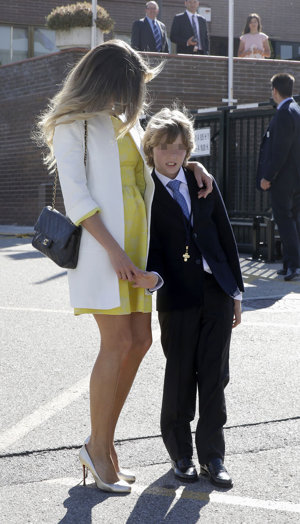 Natalia Álvarez y el pequeño protagonista del día