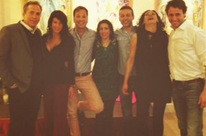 TWITTER SONIA FERRER: La pareja junto a un grupo de amigos en el Hotel Wellington de Madrid