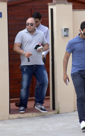 Kiko Rivera saliendo de la casa de Los Morales