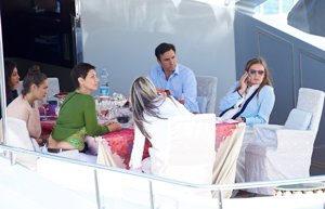 Desayuno con amigos. Action Press