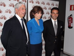 Mario Vargas Llosa, Paloma Segrelles junto a Enrique Ponce