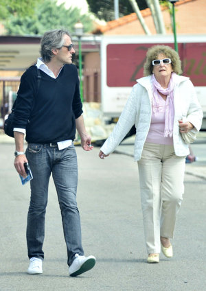 Marco Vricella junto a su madre