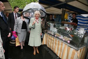 1ST VIEWS: La Duquesa de Cornualles en París