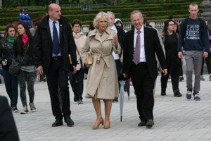 1ST VIEWS: A su salida con algunas personalidades