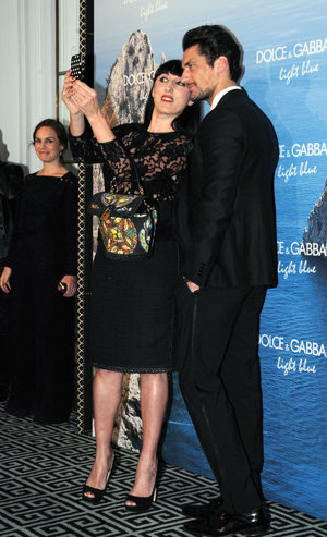 Rossy de Palma no ha dudado en sacar su móvil para hacerse una fotografía con el modelo