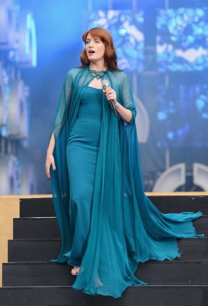 Florence Welch con un impecable vestido turquesa