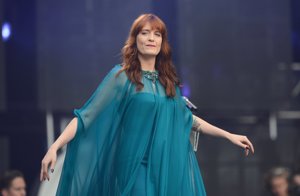Florence Welch y su vestido azul turquesa