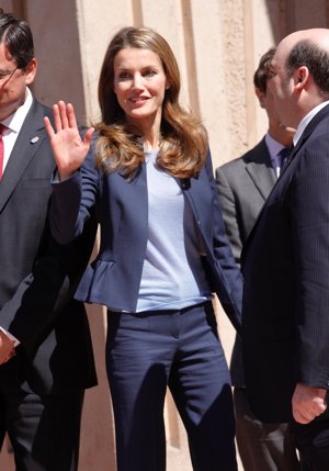 EP: Doña Letizia muy sonriente a su llegada al Auditorio de Oviedo