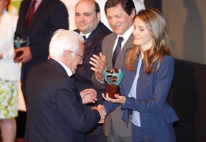 EP: La Princesa Letizia hace entrega de los Premios Solidarios Once