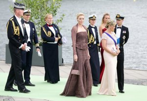 El sorprendente vestido Charlene, de un color marrón oscuro FOTOS:GETTY