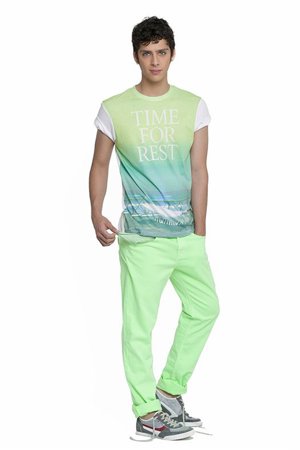 El Armario de la Tele: Eduardo Casanova con un look muy colorido para los días calurosos