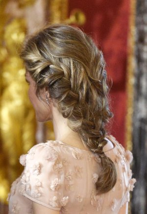 La trenza desde otro lado de la princesa en la gala FOTOS: ANTONIO GUTIÉRREZ