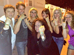 TWITTER. Álvaro Muñoz Escassi, Sonia Ferrer, Paco Collado, Olvido Hormigos y Raquel Mosquera apoyando a Fortu Sánchez