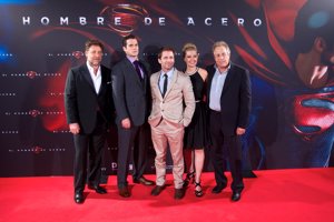 Russell Crowe, Henry Cavill, Zack Snyder, Deborah Snyder y Charles Roven