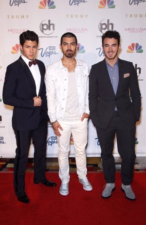 1STVIEWS: Jonas Brothers en Miss USA 2013