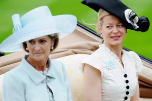 Lady Penny Brabourne y Lady Helen Taylor