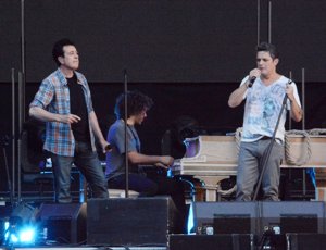 Alejandro Sanz cantando con Manolo García
