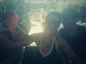 Raquel Sánchez Silva, acompañada por su amigo Boris Izaguirre.