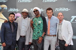 Michel Peña, Samuel L. Jackson, Snoop Dogg, Ryan Reynolds y David Soren