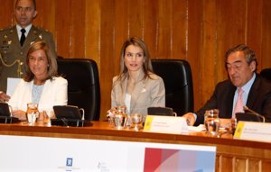 De izquierda a derecha: La ministra Ana Mato, la Princesa Doña Letizia Ortiz y Presidente de la Confederación Española de Organizaciones Empresariales, Juan Rosell.
